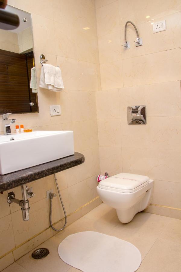 Hotel Pawan Plaza Near Sir Ganga Ram Hospital Delhi (National Capital Territory of India) Exterior foto