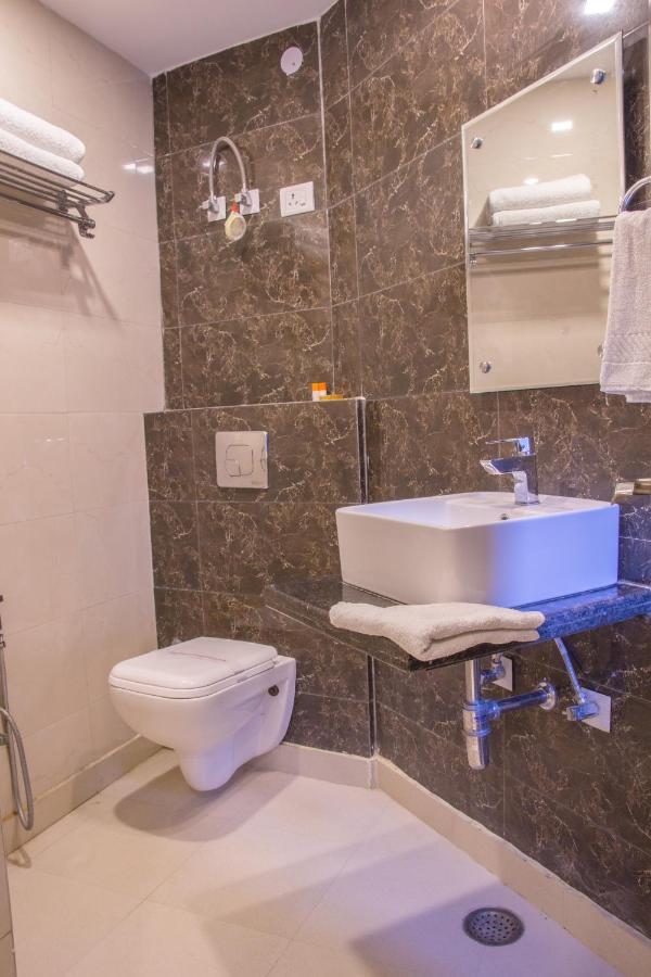 Hotel Pawan Plaza Near Sir Ganga Ram Hospital Delhi (National Capital Territory of India) Exterior foto