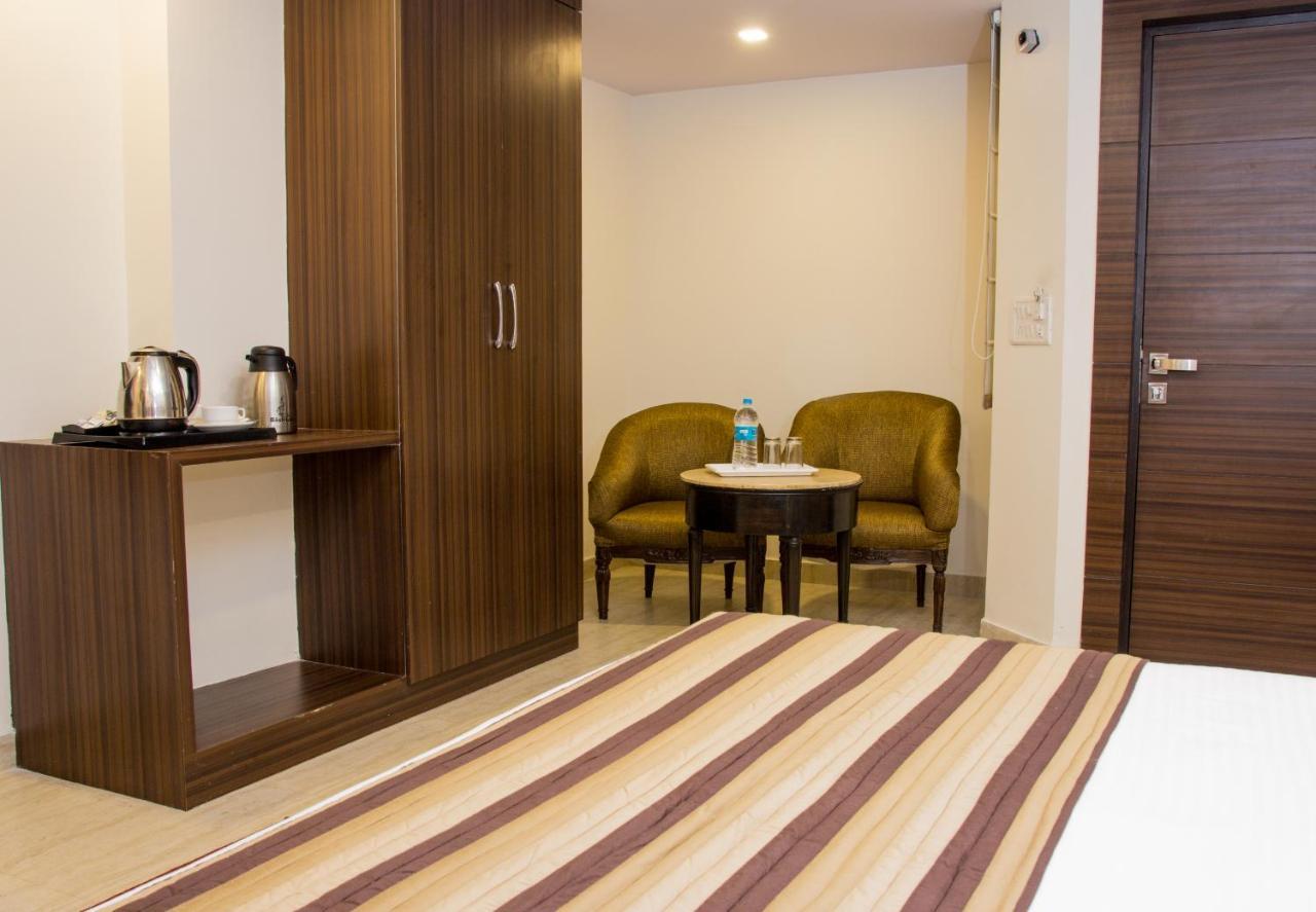 Hotel Pawan Plaza Near Sir Ganga Ram Hospital Delhi (National Capital Territory of India) Exterior foto
