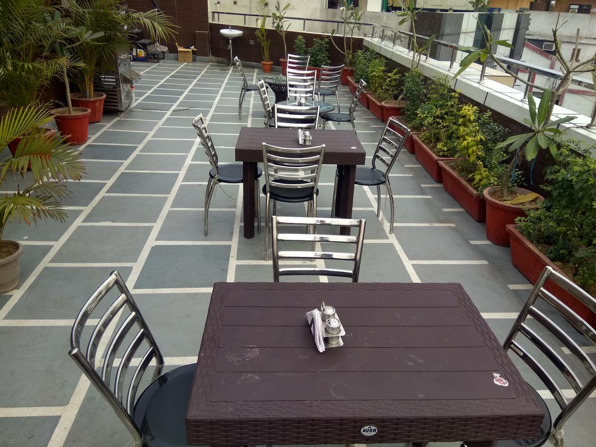 Hotel Pawan Plaza Near Sir Ganga Ram Hospital Delhi (National Capital Territory of India) Exterior foto