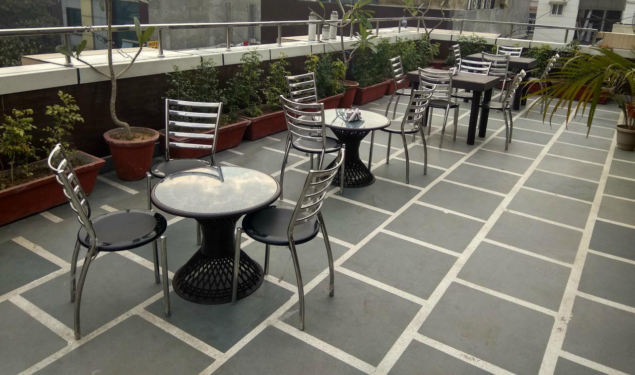 Hotel Pawan Plaza Near Sir Ganga Ram Hospital Delhi (National Capital Territory of India) Exterior foto